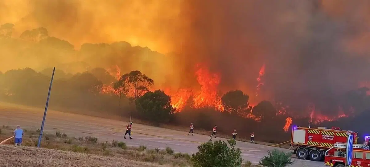 Grave incendio nei pressi dell&rsquo;Autodromo di Portimao