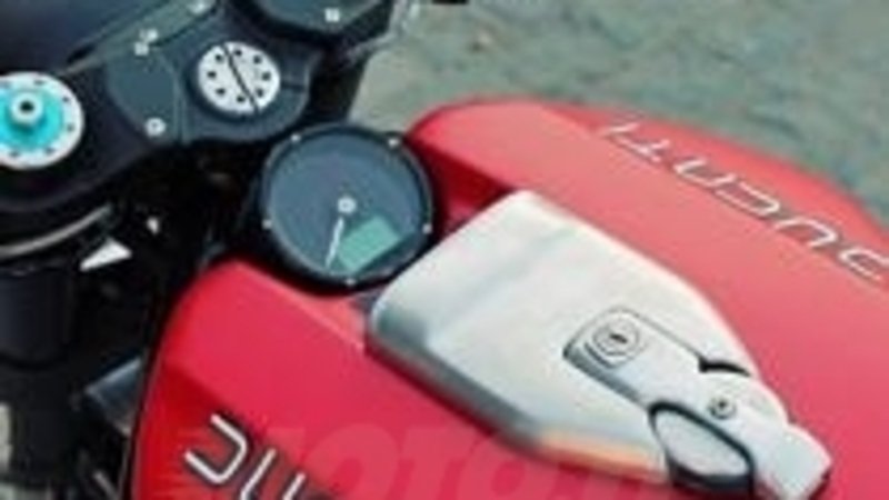 JvB Moto Ducati Monster 1100 Flat Red II