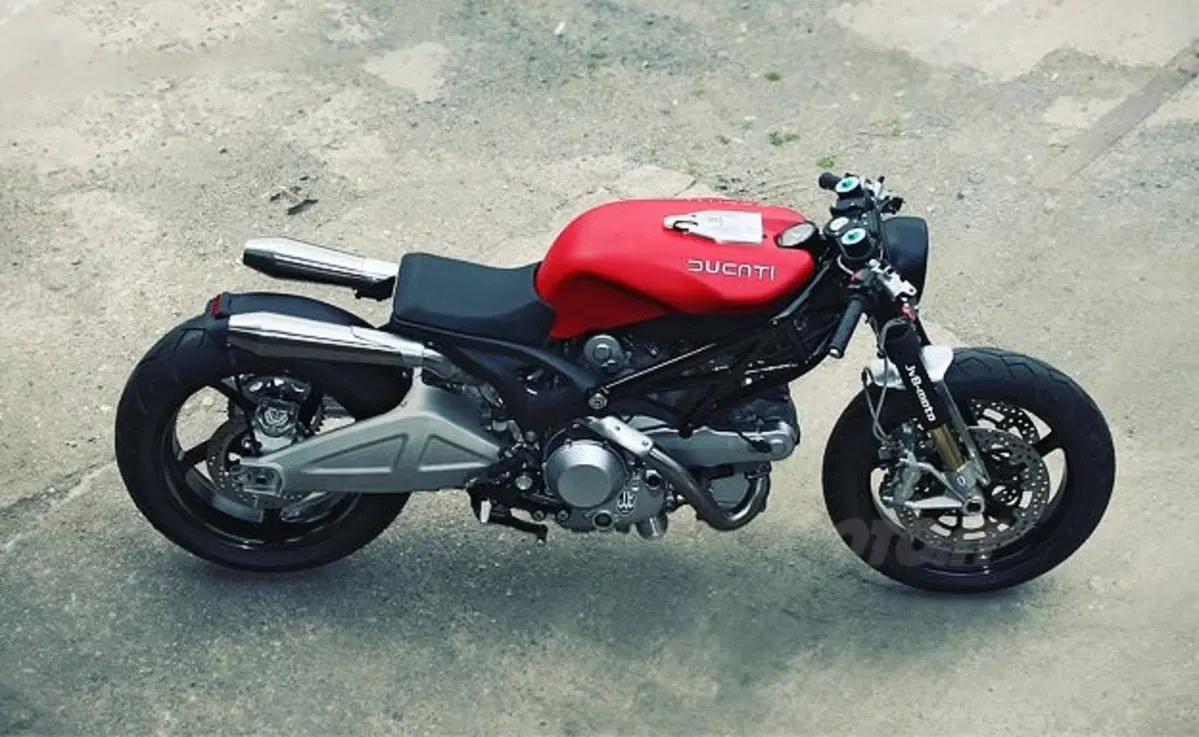 JvB Moto Ducati Monster 1100 Flat Red II (3)
