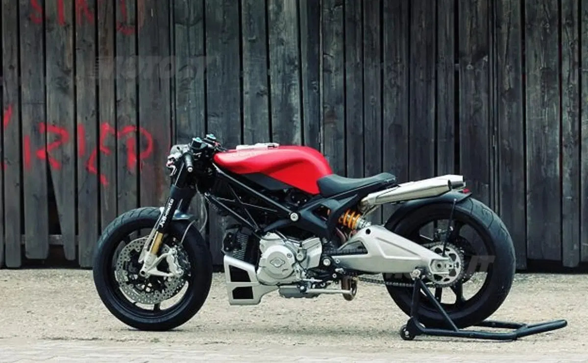 JvB Moto Ducati Monster 1100 Flat Red II (4)