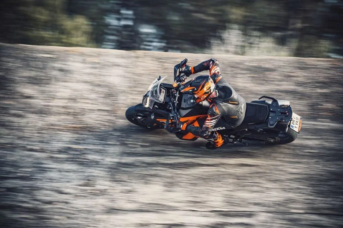 Nuova KTM 1290 Super Adventure S 2021: scheda tecnica, foto e dati