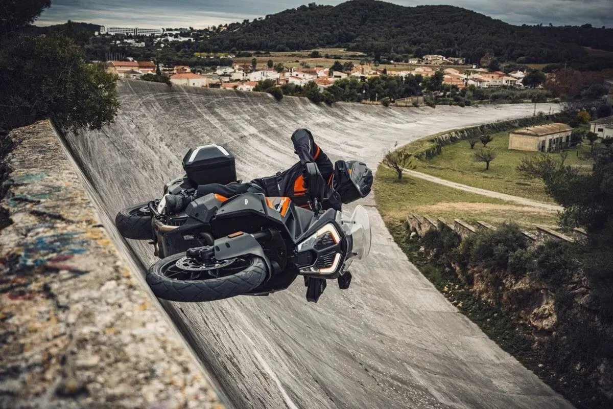 Nuova KTM 1290 Super Adventure S 2021: scheda tecnica, foto e dati (3)