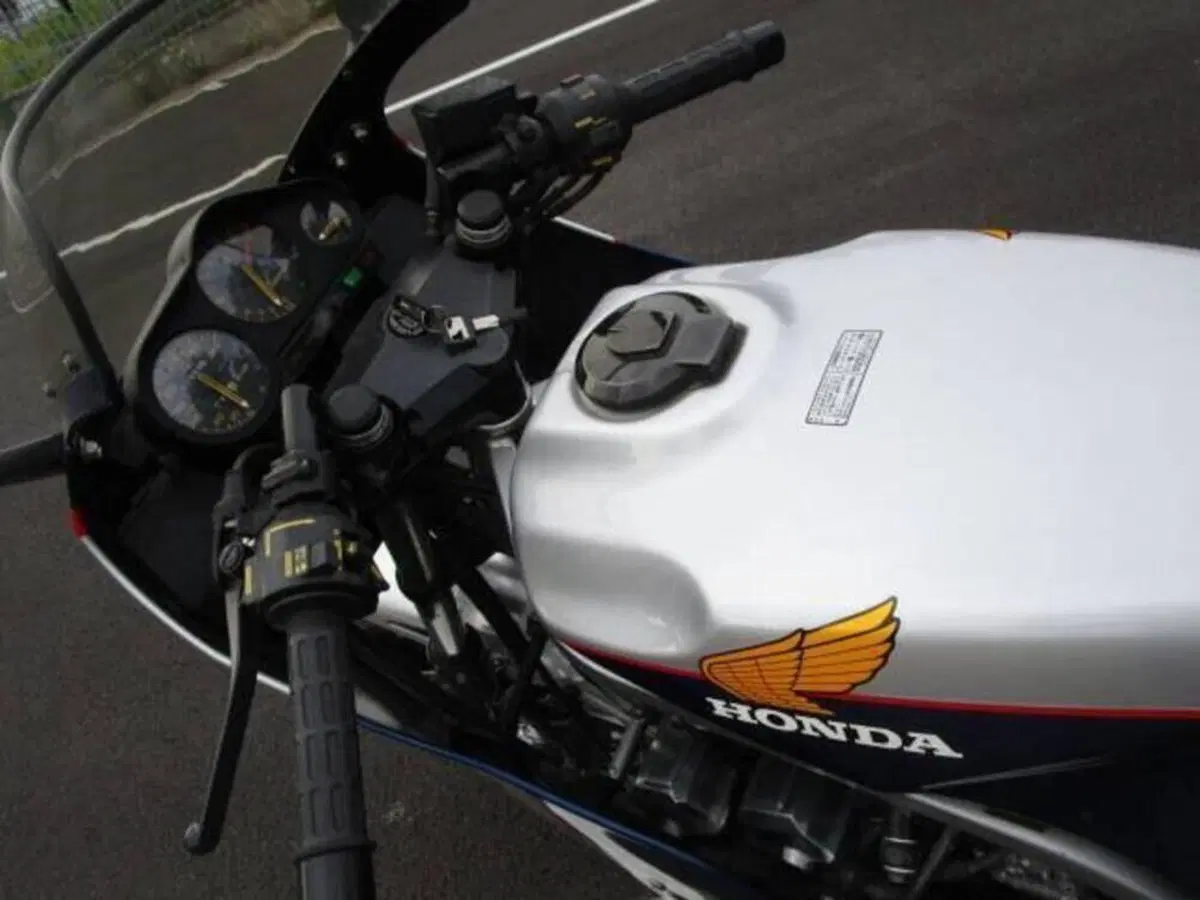 Honda CBR 400 F F3 ENDURANCE (3)