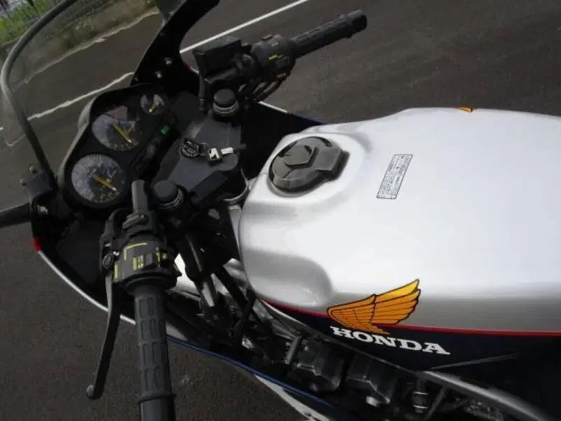 Honda CBR 400 F F3 ENDURANCE (3)