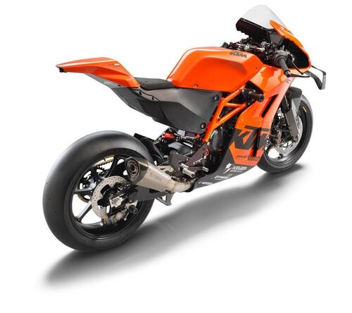 KTM RC8C 2022, supersportiva solo pista. Prezzo e foto (2)