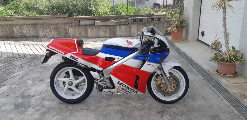 Honda VFR 400 NC 30 (2)