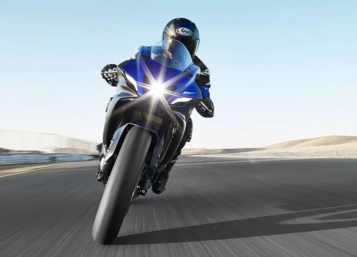 Nuova Yamaha R7 2021. Svelata con foto e dati  (7)