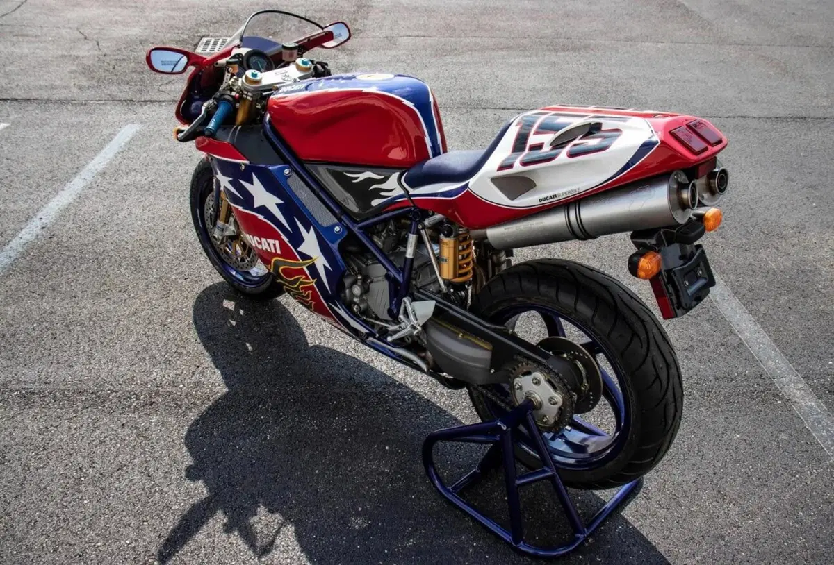Venduta! Una Ducati 998S Ben Bostrom Replica del 2002 con sole 2 miglia