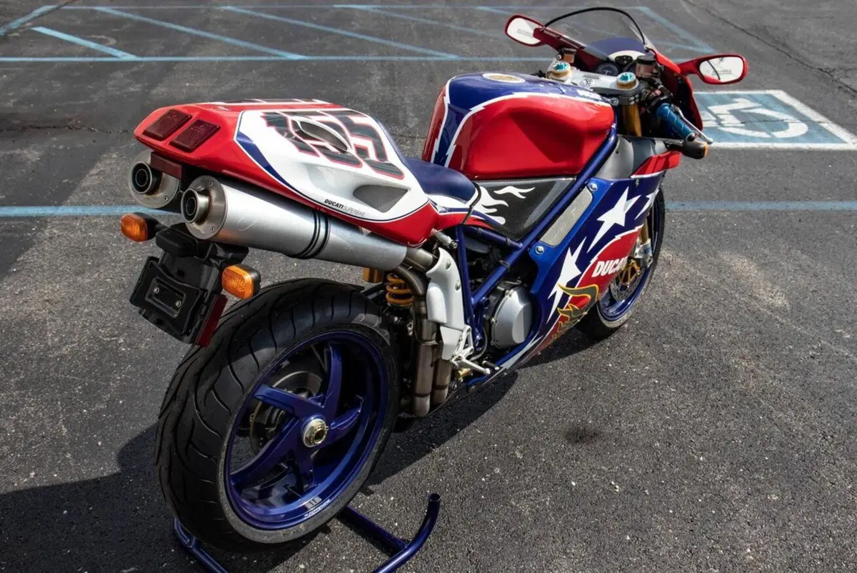 Venduta! Una Ducati 998S Ben Bostrom Replica del 2002 con sole 2 miglia (3)