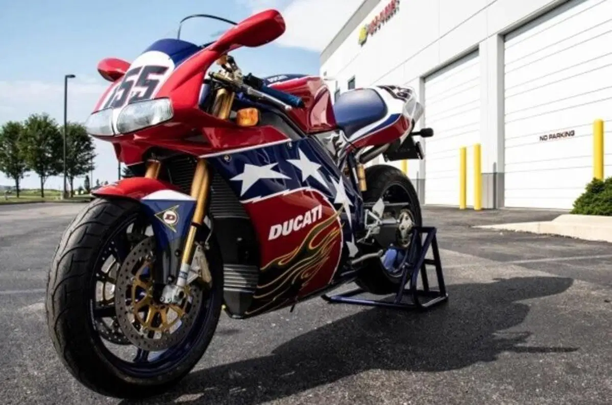 Venduta! Una Ducati 998S Ben Bostrom Replica del 2002 con sole 2 miglia (4)