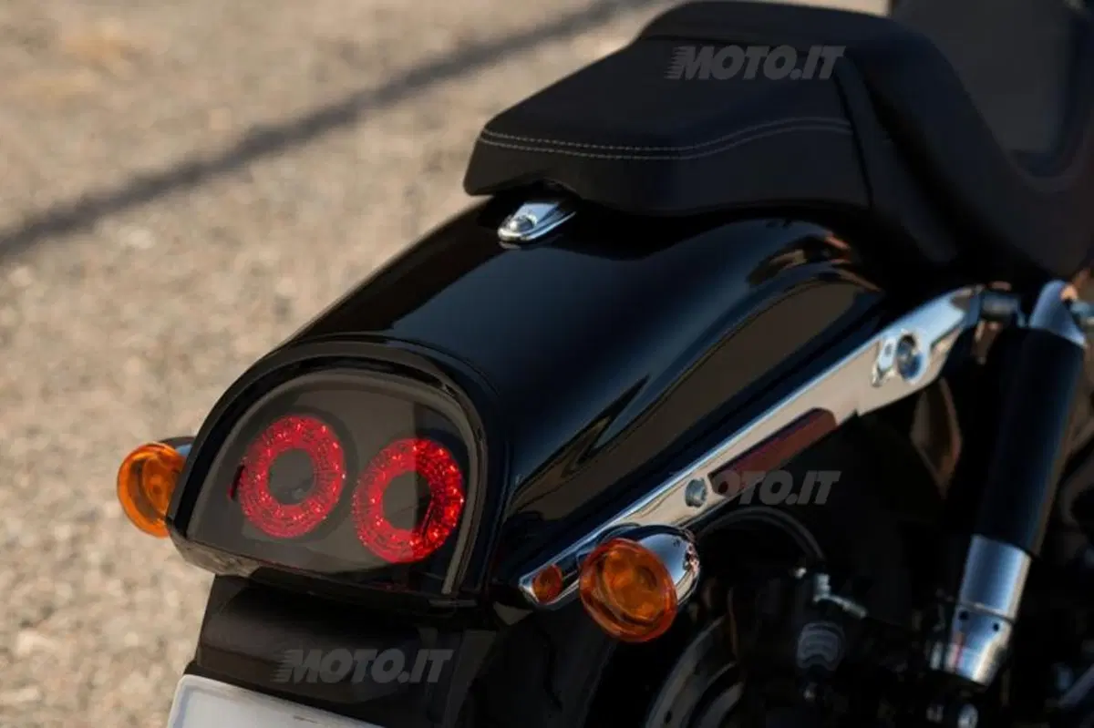 Harley-Davidson Dyna Fat Bob (21)