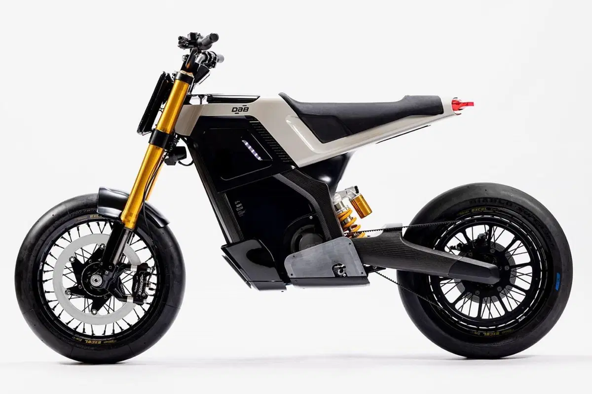 DAB Concept-E, supermoto minimal per la città (3)