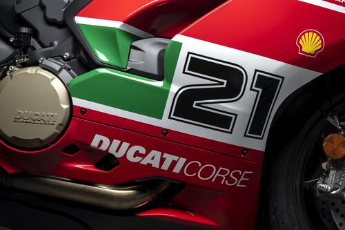 Ducati Panigale V2 Bayliss 1st Championship 20th Anniversary: una replica per il campione  (9)