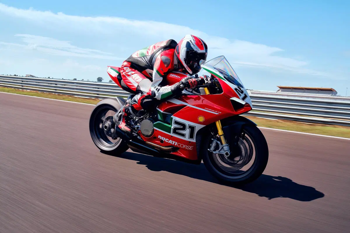 Ducati Panigale V2 Bayliss 1st Championship 20th Anniversary: una replica per il campione  (24)