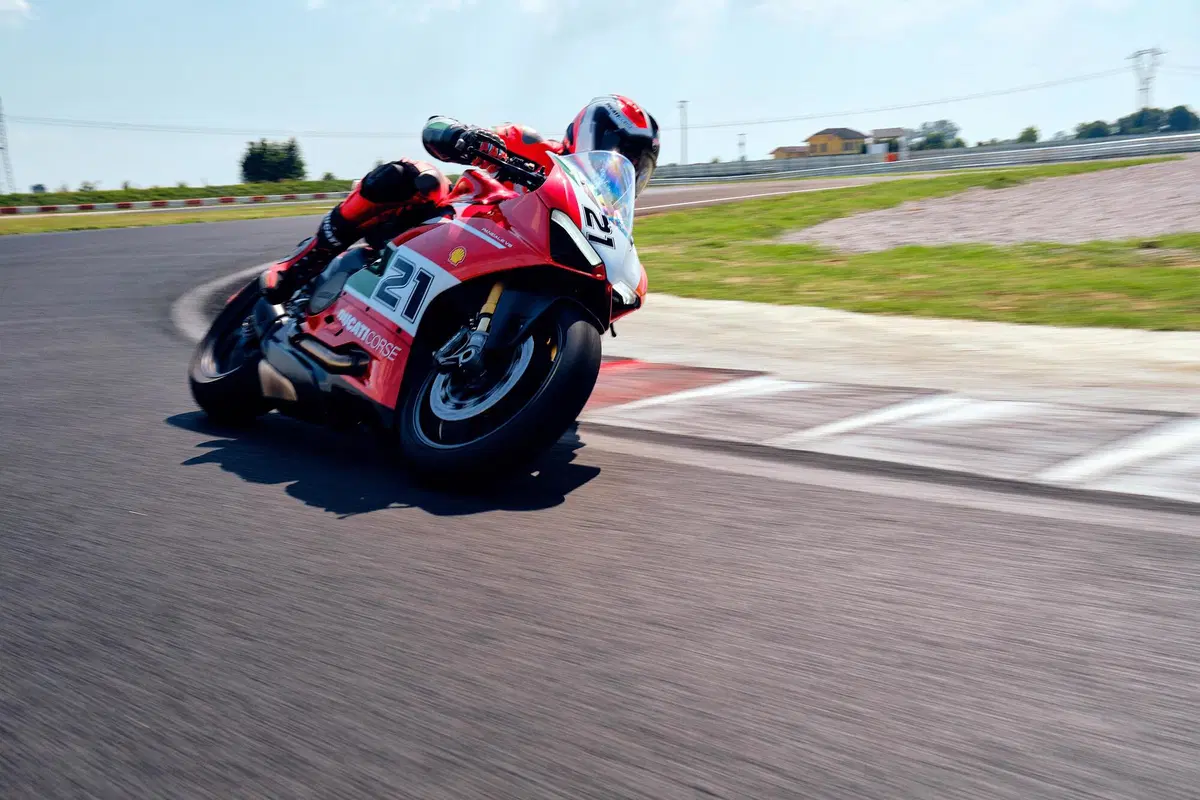 Ducati Panigale V2 Bayliss 1st Championship 20th Anniversary: una replica per il campione  (28)