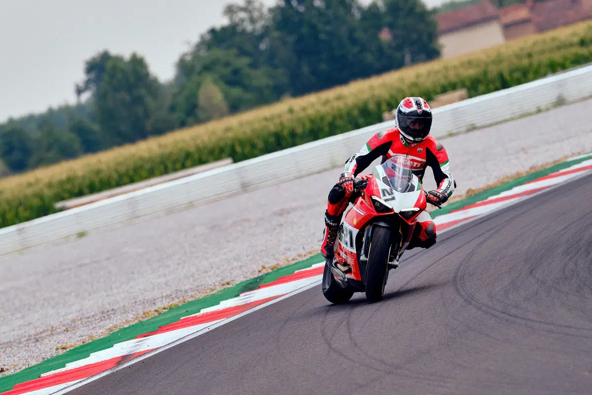 Ducati Panigale V2 Bayliss 1st Championship 20th Anniversary: una replica per il campione  (31)