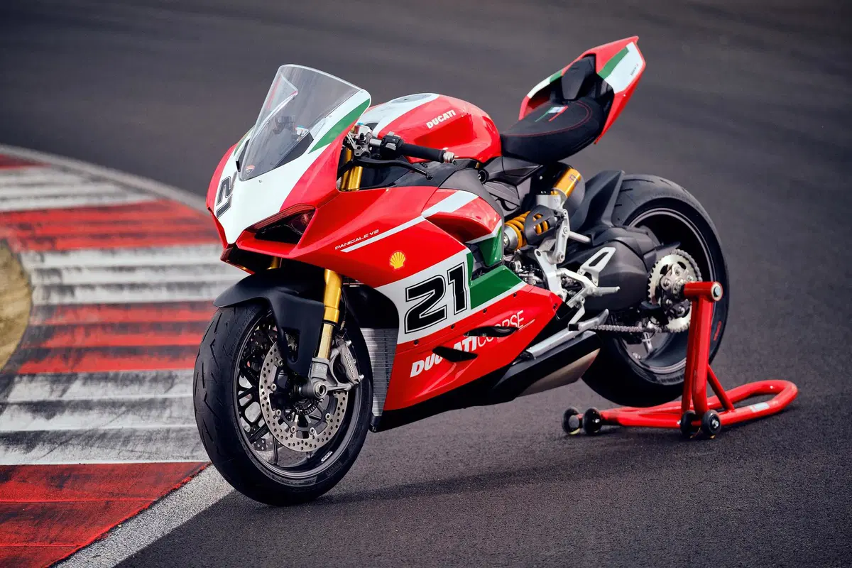Ducati Panigale V2 Bayliss 1st Championship 20th Anniversary: una replica per il campione  (37)