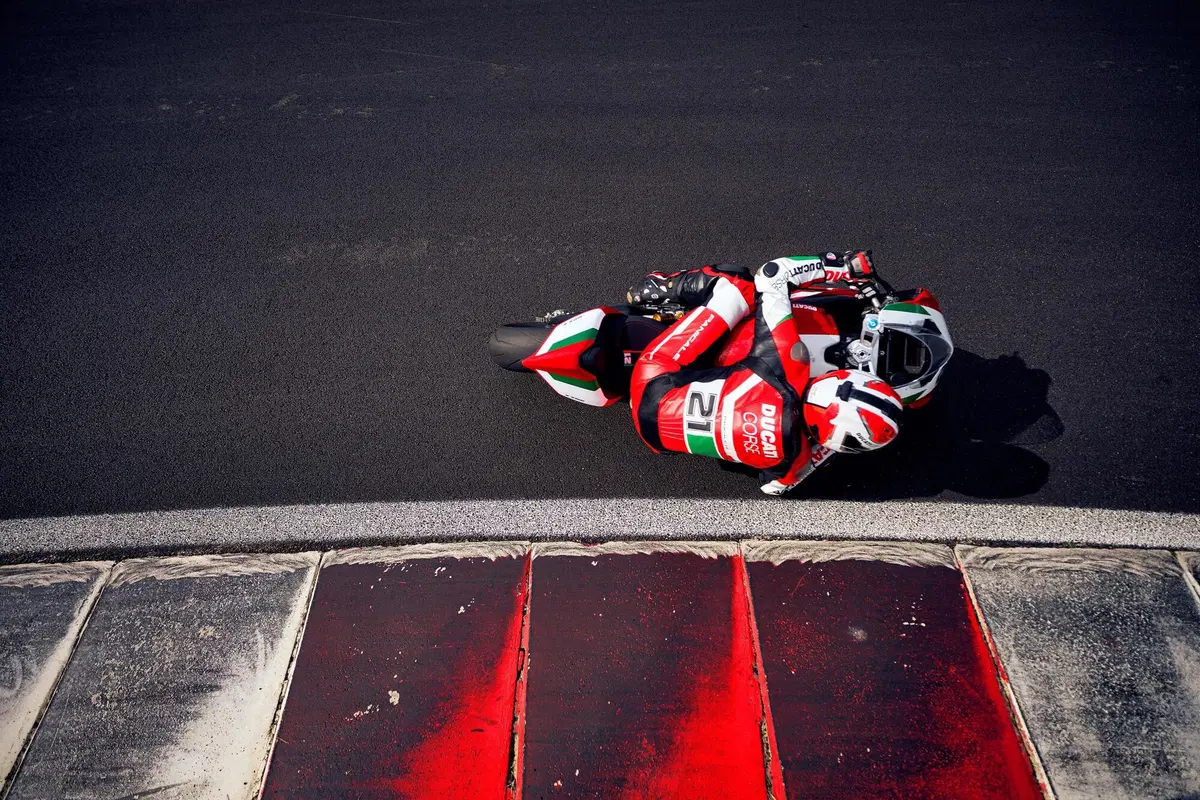 Ducati Panigale V2 Bayliss 1st Championship 20th Anniversary: una replica per il campione  (40)