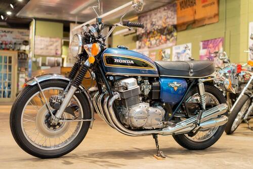 Honda CB750 Four, due esemplari d'epoca sono all'asta (4)