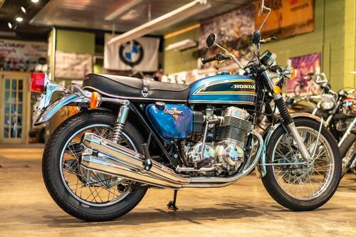 Honda CB750 Four, due esemplari d'epoca sono all'asta (5)