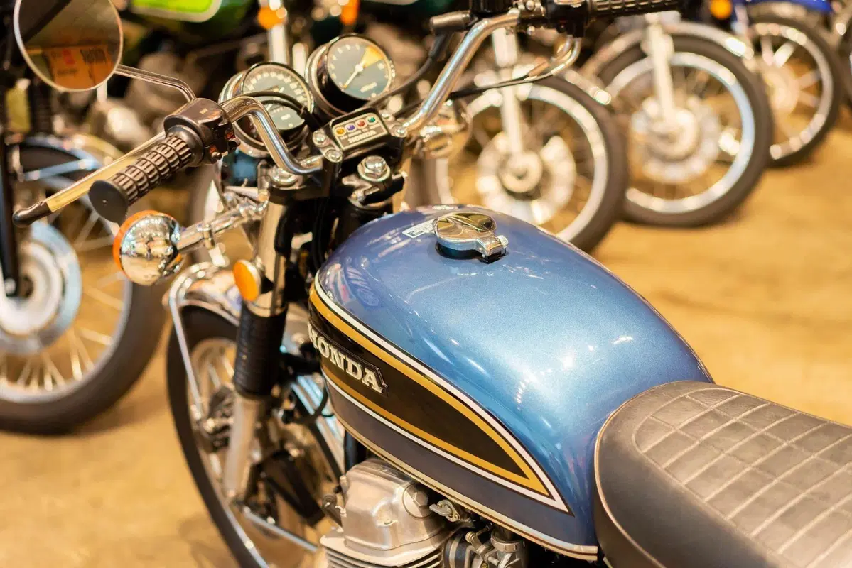 Honda CB750 Four, due esemplari d'epoca sono all'asta (14)