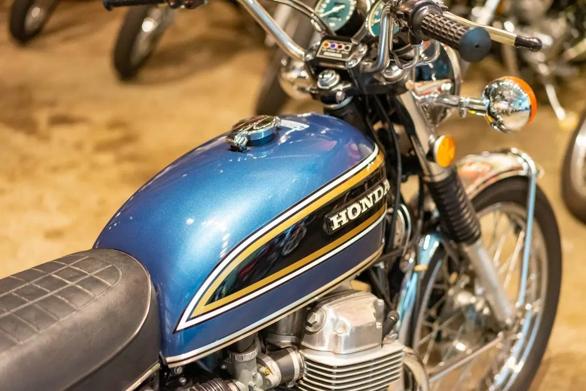 Honda CB750 Four, due esemplari d'epoca sono all'asta (11)