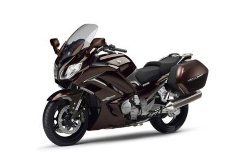 Yamaha FJR1300AE: cambio tradizionale e sospensioni elettroniche