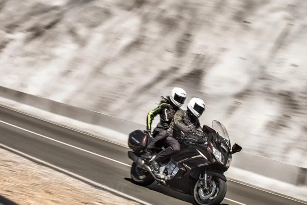 Yamaha FJR1300AE: cambio tradizionale e sospensioni elettroniche (7)