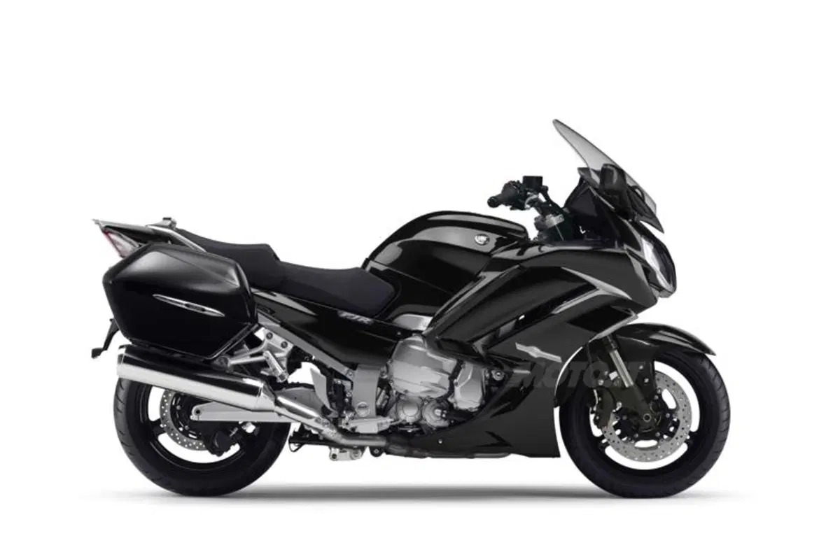 Yamaha FJR1300AE: cambio tradizionale e sospensioni elettroniche (10)