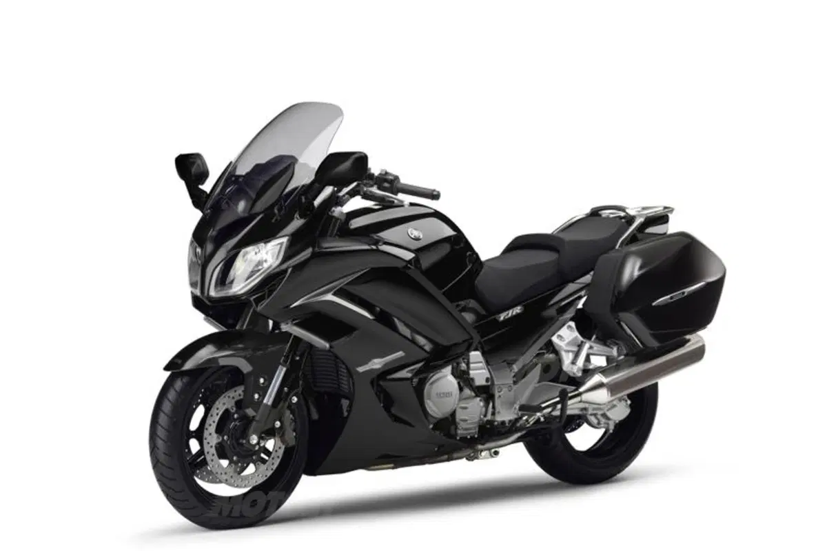 Yamaha FJR1300AE: cambio tradizionale e sospensioni elettroniche (12)
