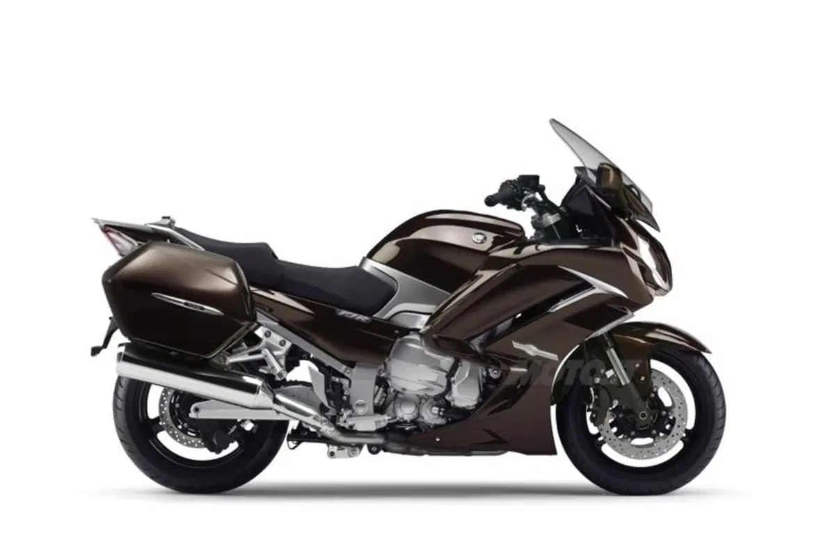 Yamaha FJR1300AE: cambio tradizionale e sospensioni elettroniche (14)