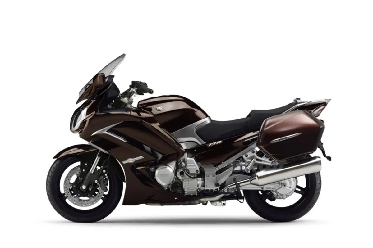 Yamaha FJR1300AE: cambio tradizionale e sospensioni elettroniche (15)