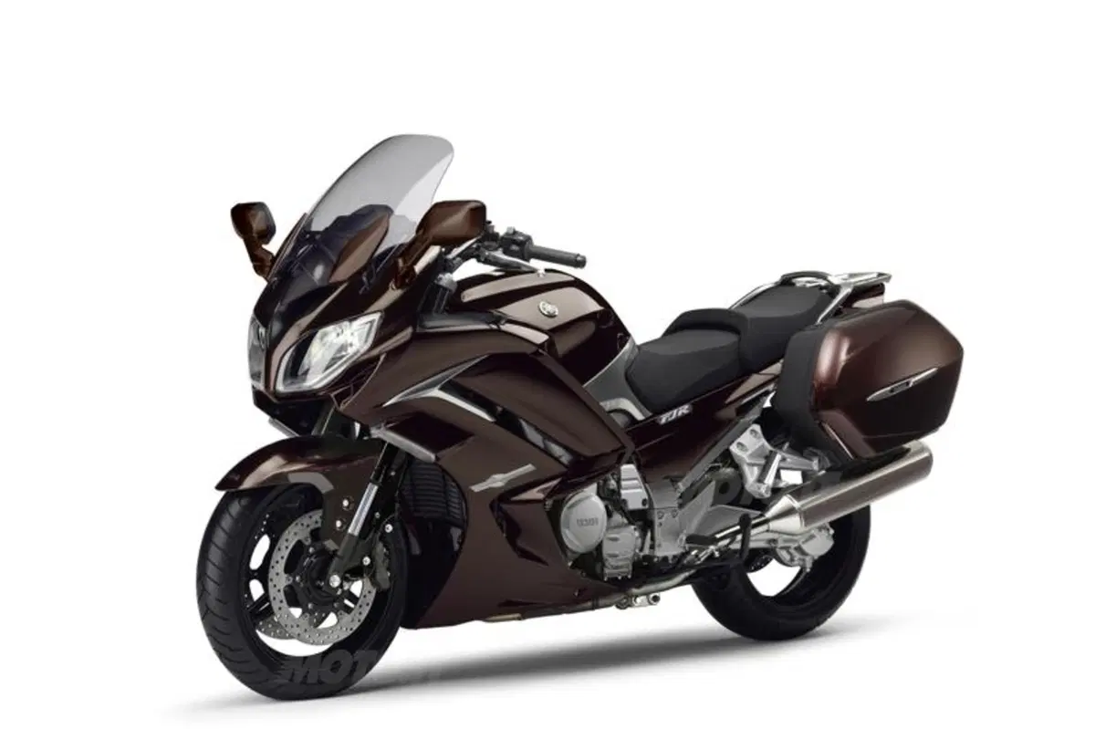 Yamaha FJR1300AE: cambio tradizionale e sospensioni elettroniche (16)