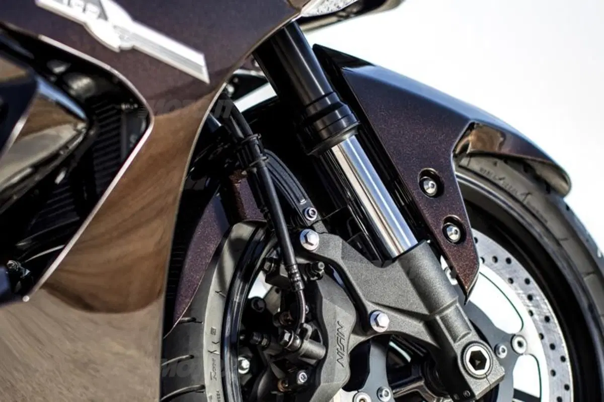 Yamaha FJR1300AE: cambio tradizionale e sospensioni elettroniche (19)