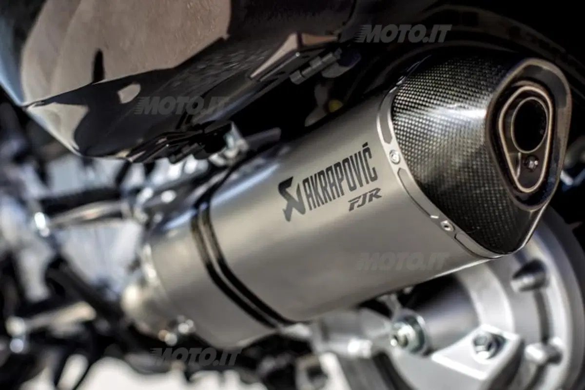 Yamaha FJR1300AE: cambio tradizionale e sospensioni elettroniche (24)
