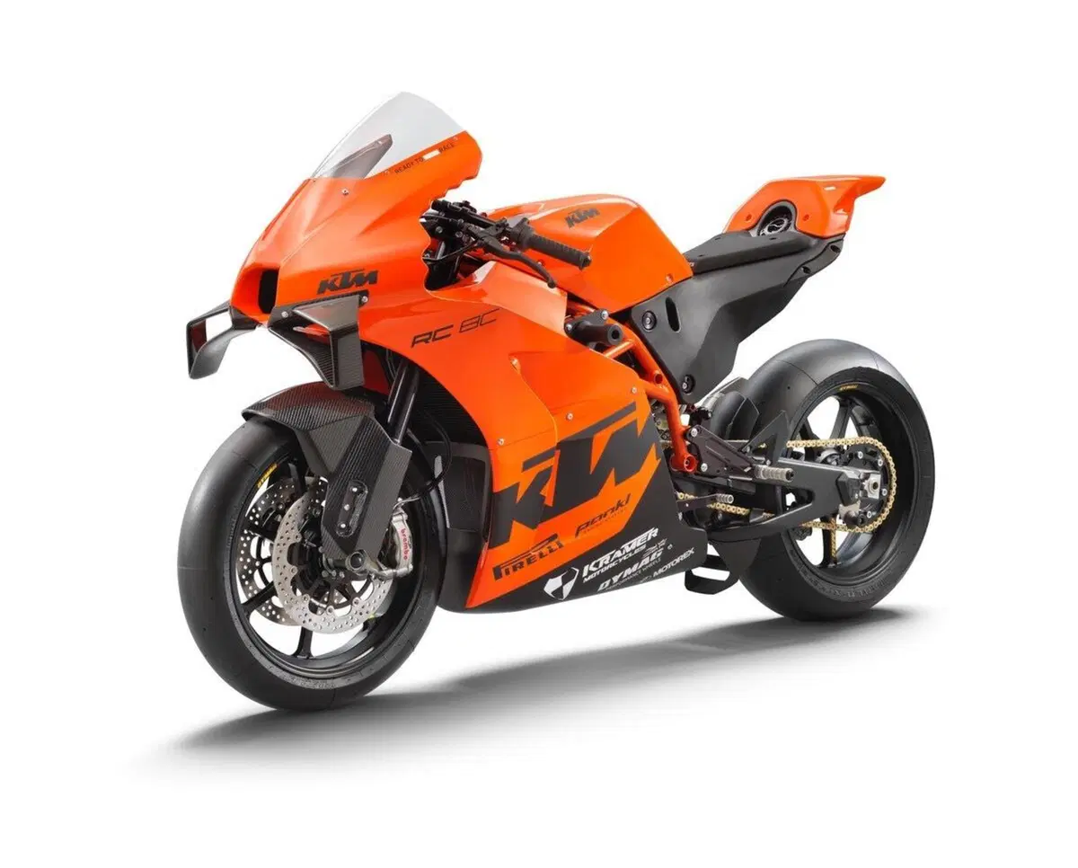KTM RC8C 2022, supersportiva solo pista da Mattighofen (5)
