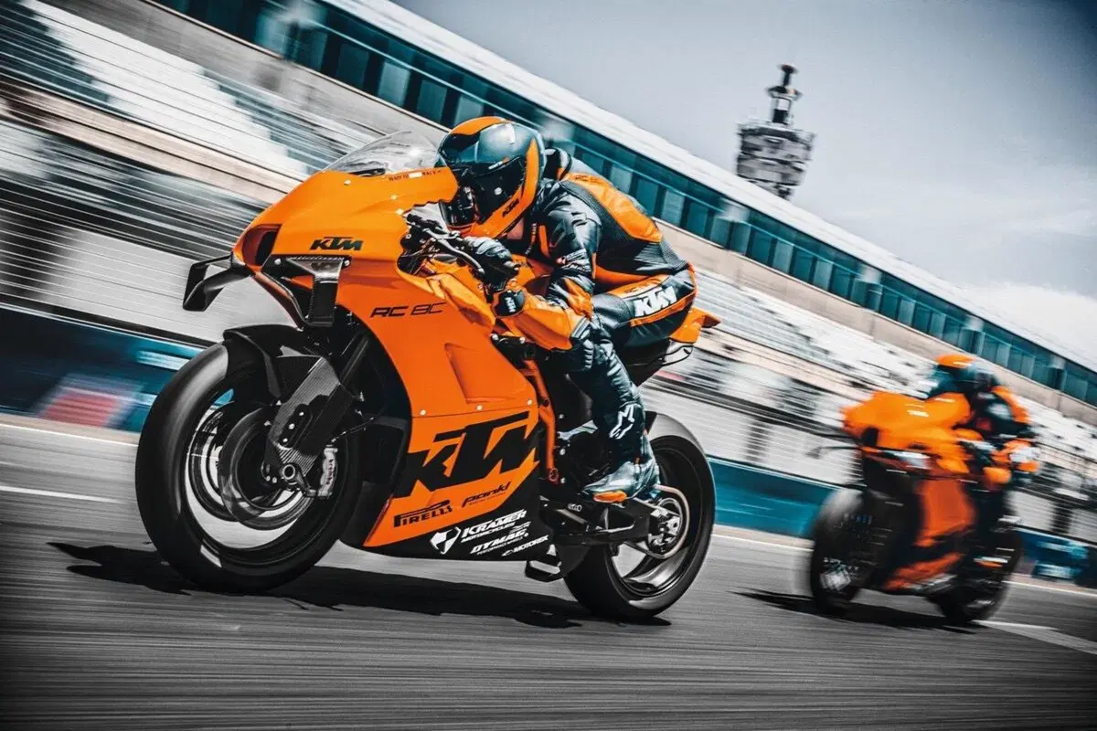 KTM RC8C 2022, supersportiva solo pista da Mattighofen