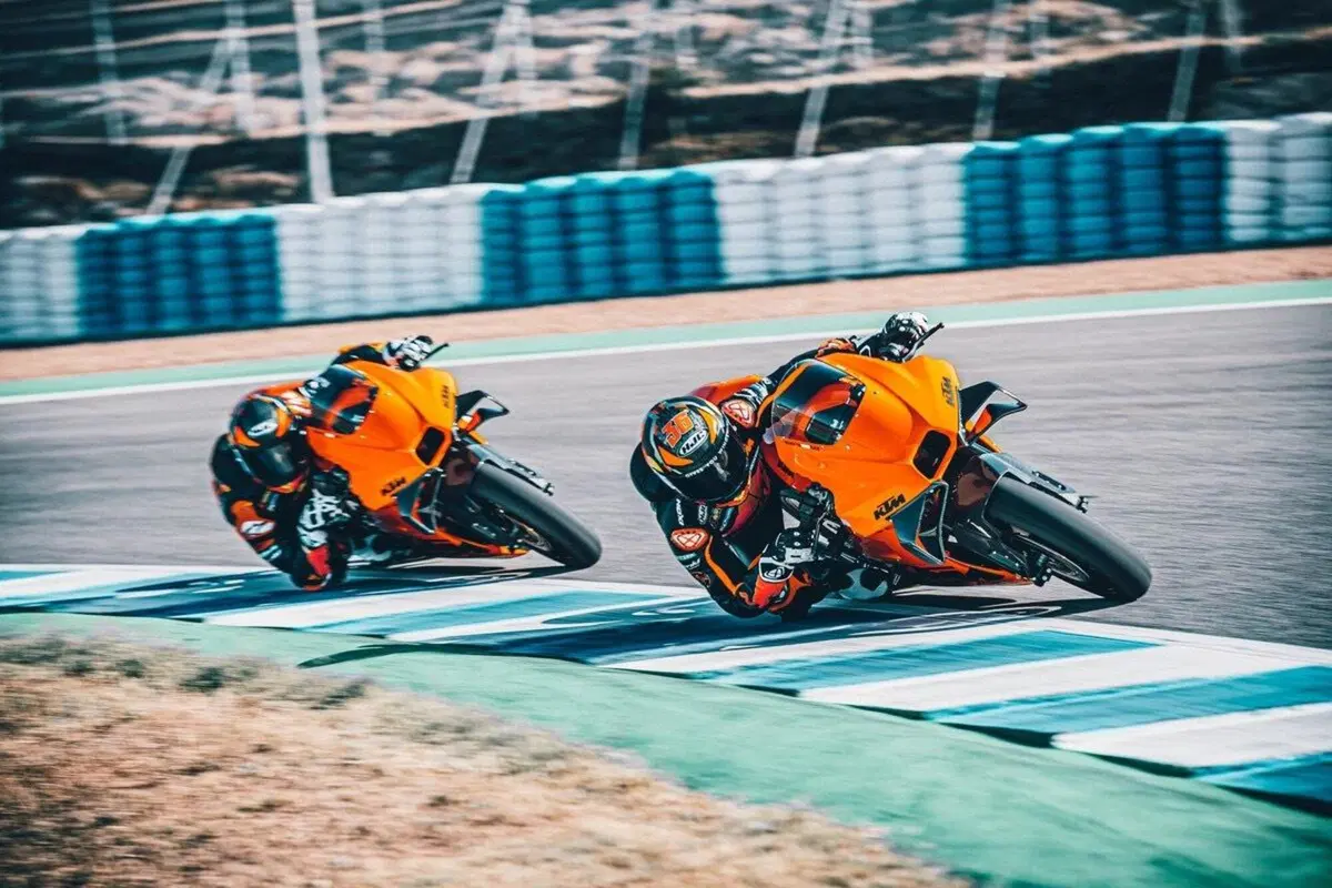 KTM RC8C 2022, supersportiva solo pista da Mattighofen (10)