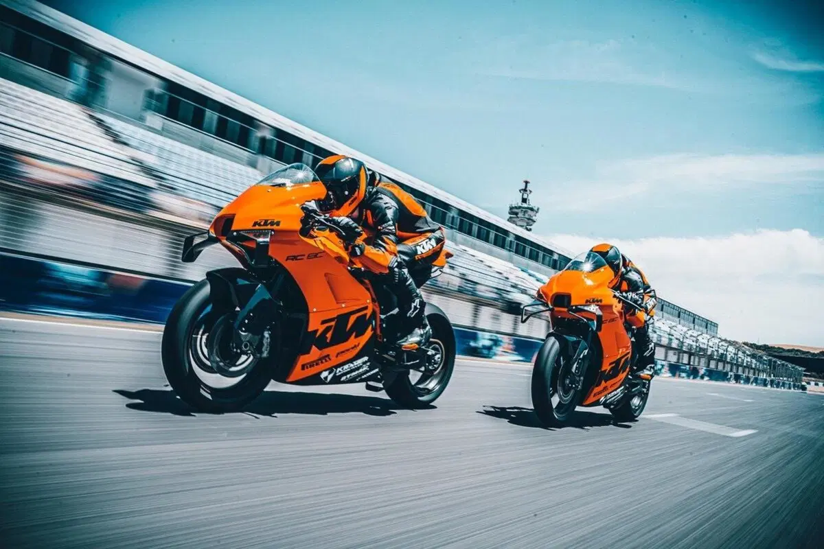 KTM RC8C 2022, supersportiva solo pista da Mattighofen (11)