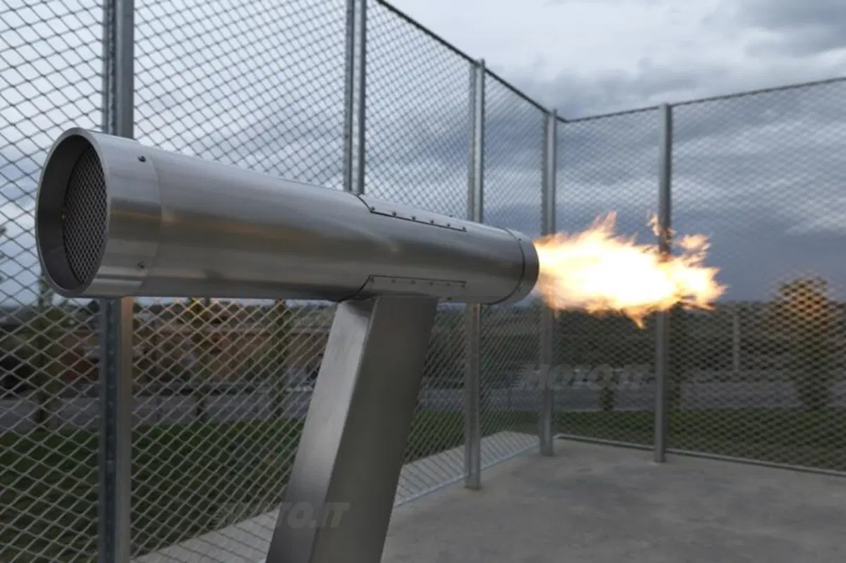 58 secondi di fiammata a Coriano per ricordare il Sic (2)