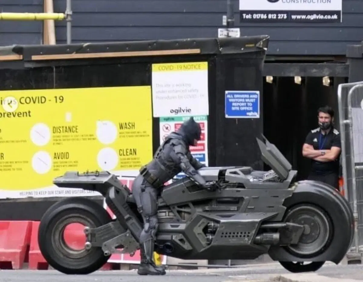 "The Flash": ecco la moto che Batman guider&agrave; nel prossimo film DC