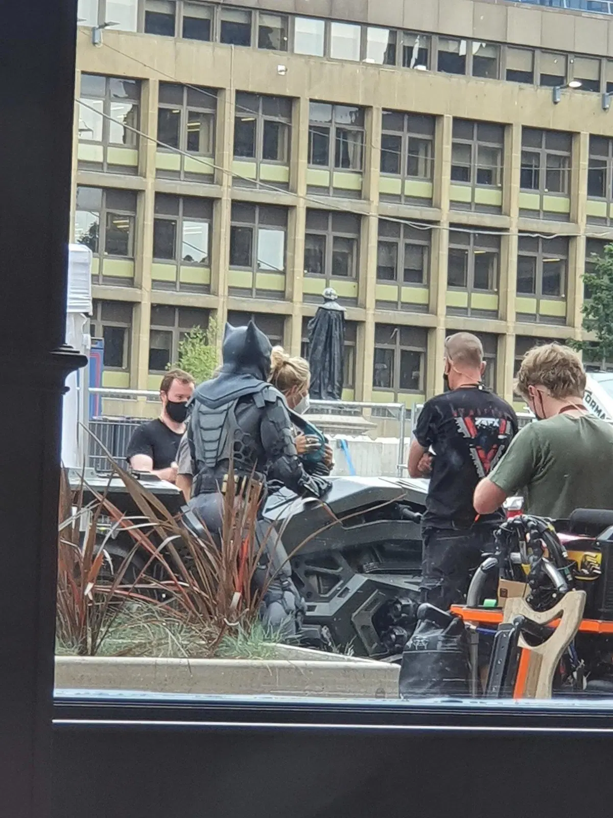 'The Flash': ecco la moto che Batman guiderà nel prossimo film DC (2)