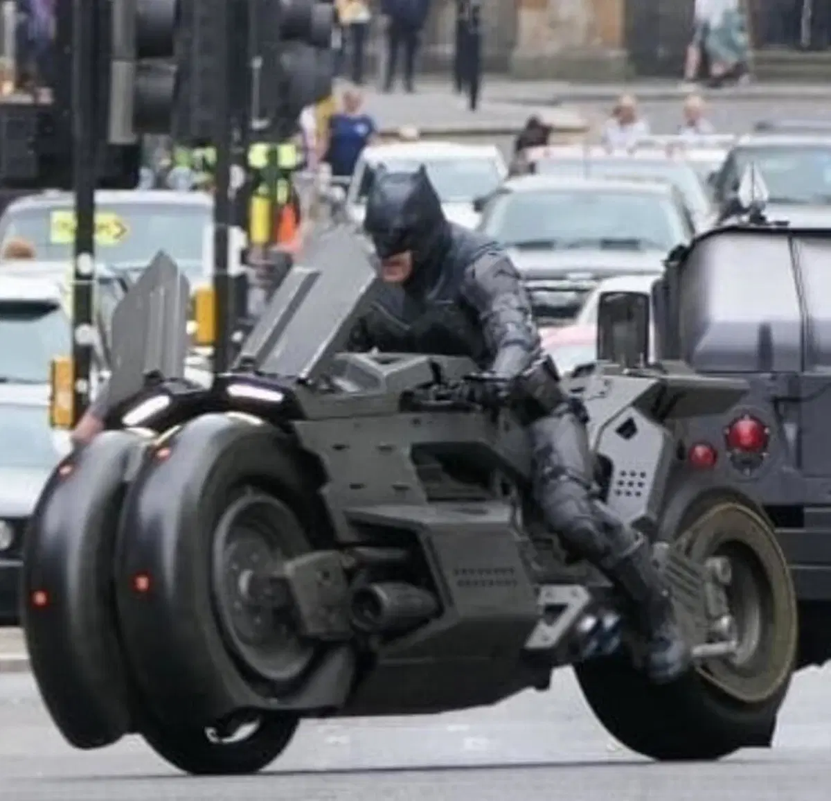 'The Flash': ecco la moto che Batman guiderà nel prossimo film DC (3)