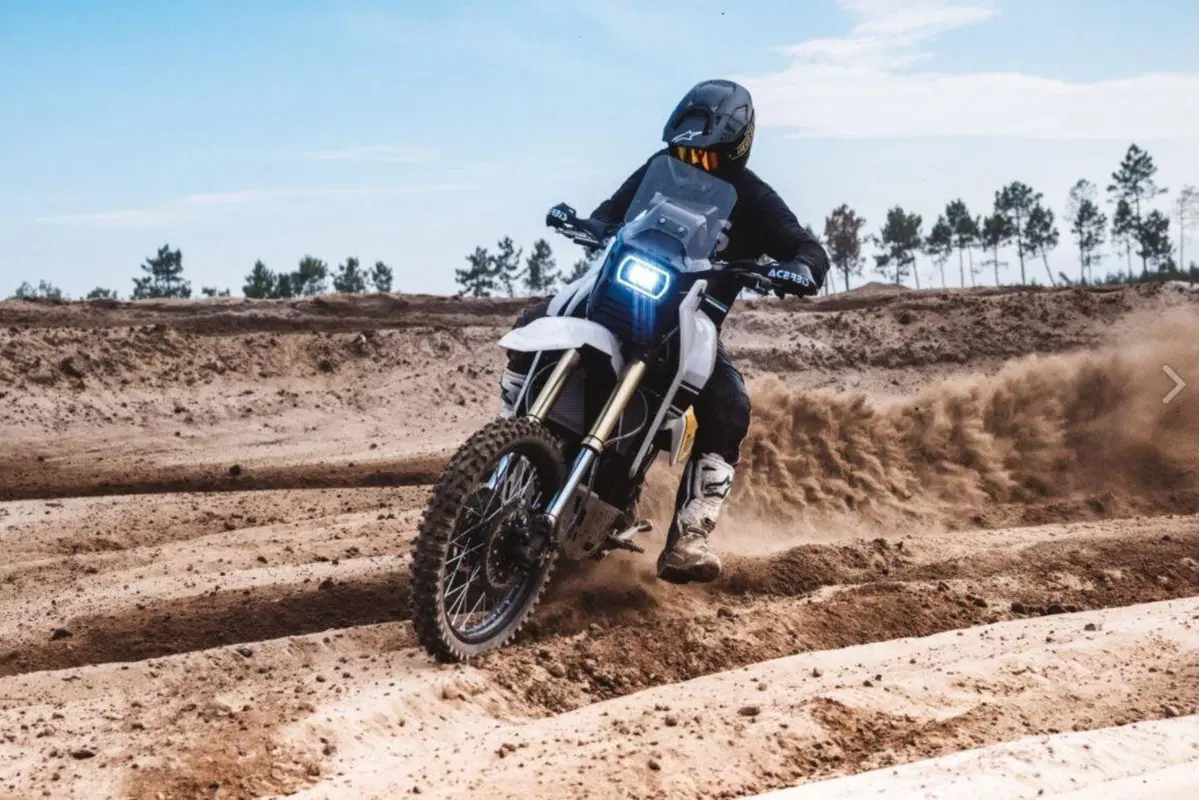 Deus Ténéré (Yamaha 700). Un omaggio agli Anni 80 e alla Paris Dakar (11)
