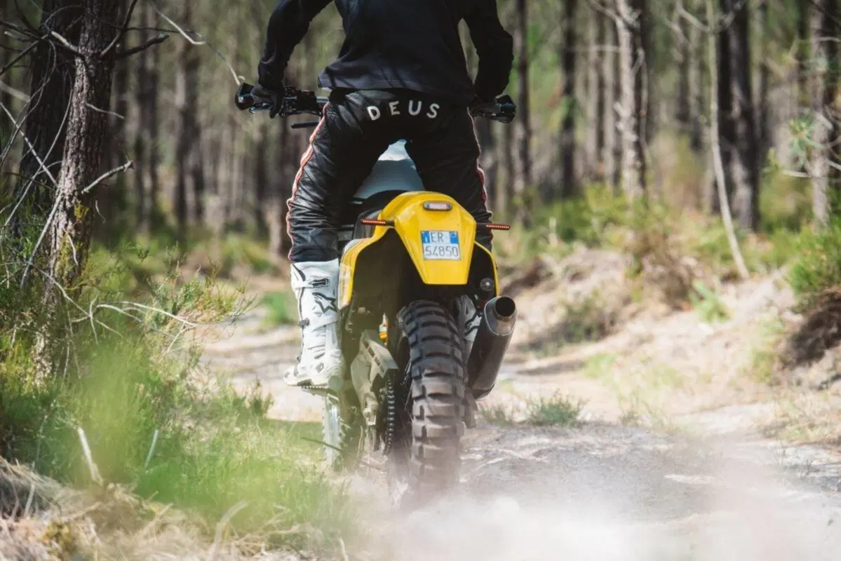 Deus Ténéré (Yamaha 700). Un omaggio agli Anni 80 e alla Paris Dakar (13)