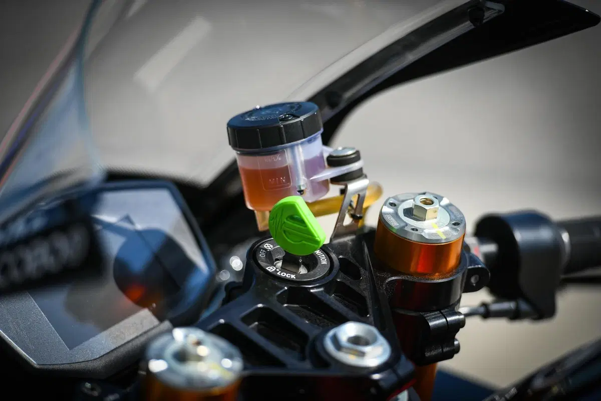 Energica Ego Kit Corsa Clienti: la MotoE per (quasi) tutti (6)