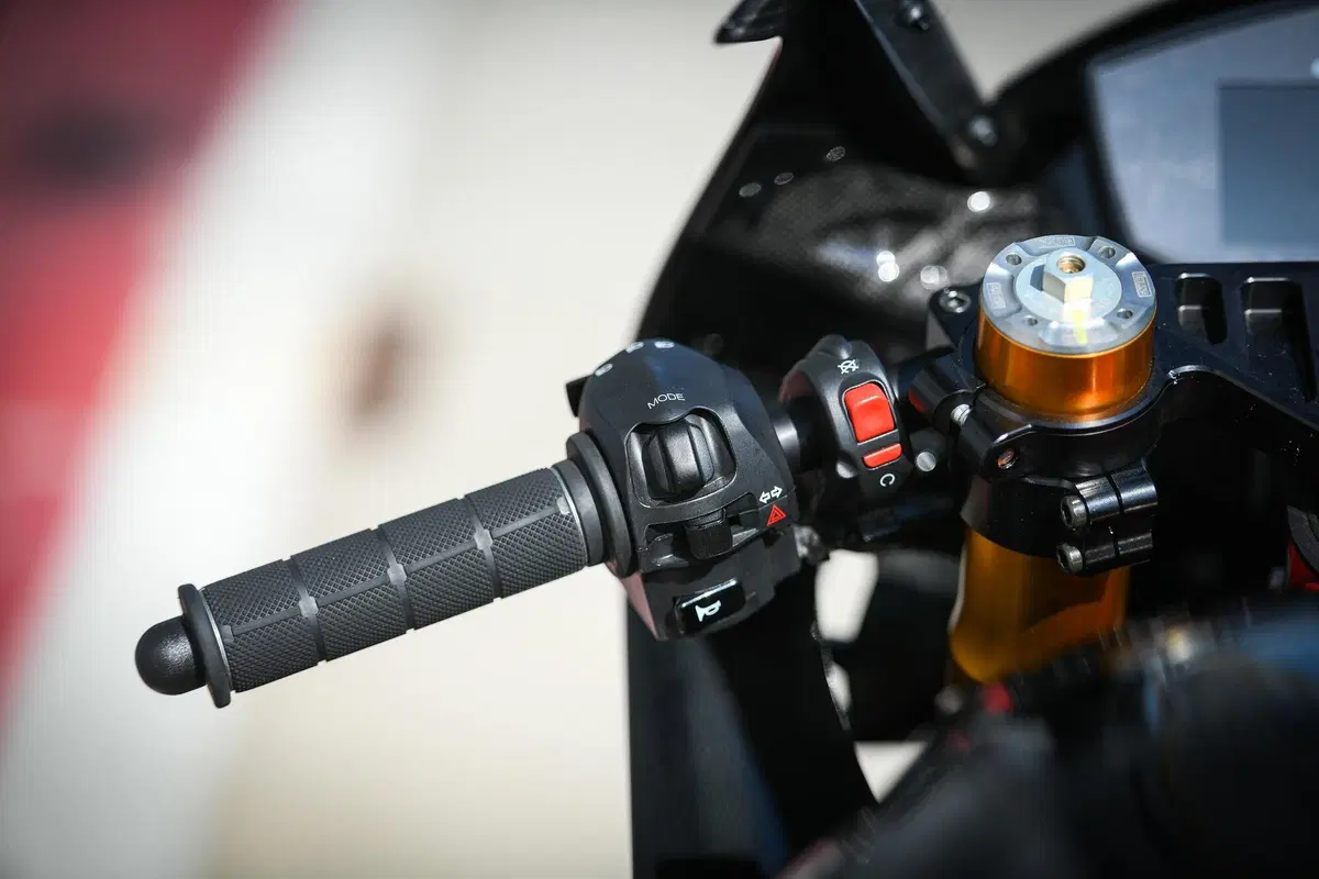 Energica Ego Kit Corsa Clienti: la MotoE per (quasi) tutti (8)