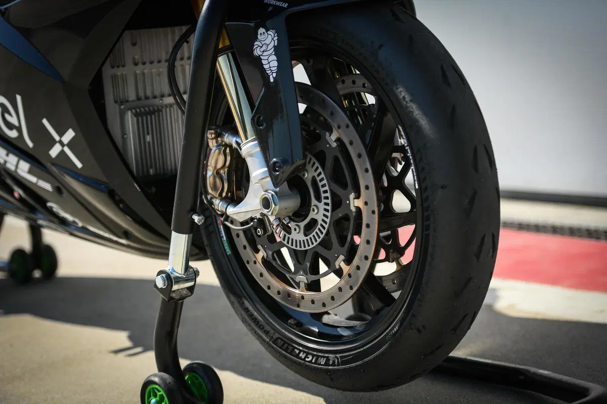 Energica Ego Kit Corsa Clienti: la MotoE per (quasi) tutti (7)