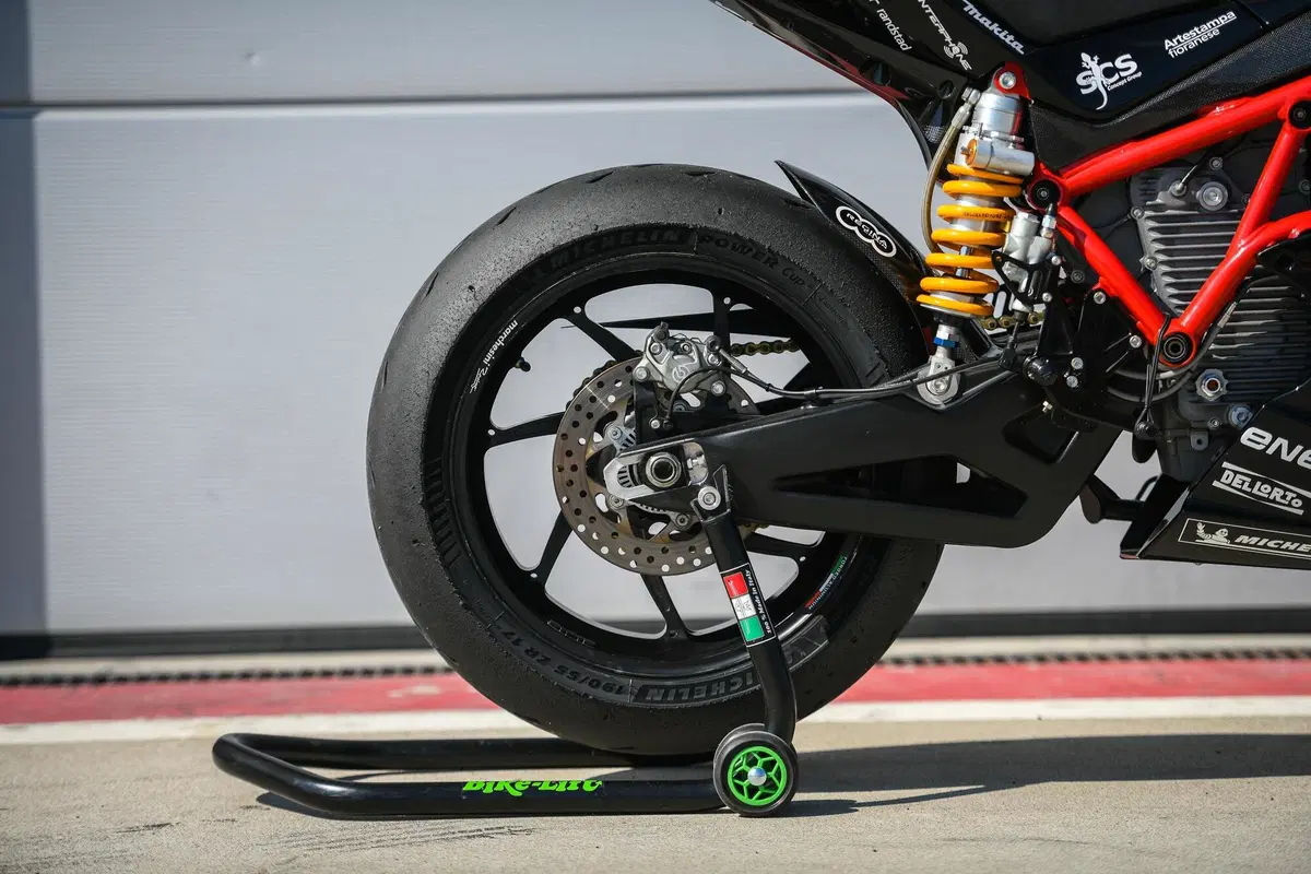 Energica Ego Kit Corsa Clienti: la MotoE per (quasi) tutti (3)