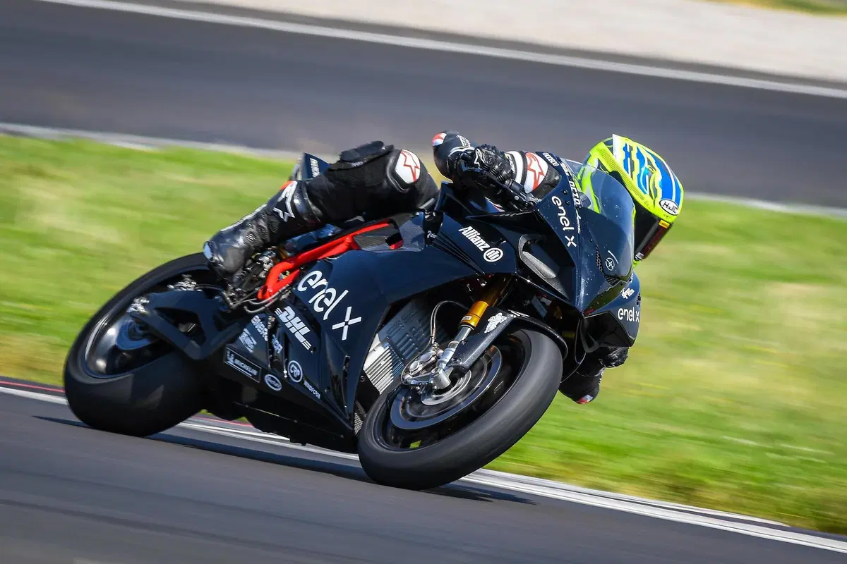 Energica Ego Kit Corsa Clienti: la MotoE per (quasi) tutti (3)